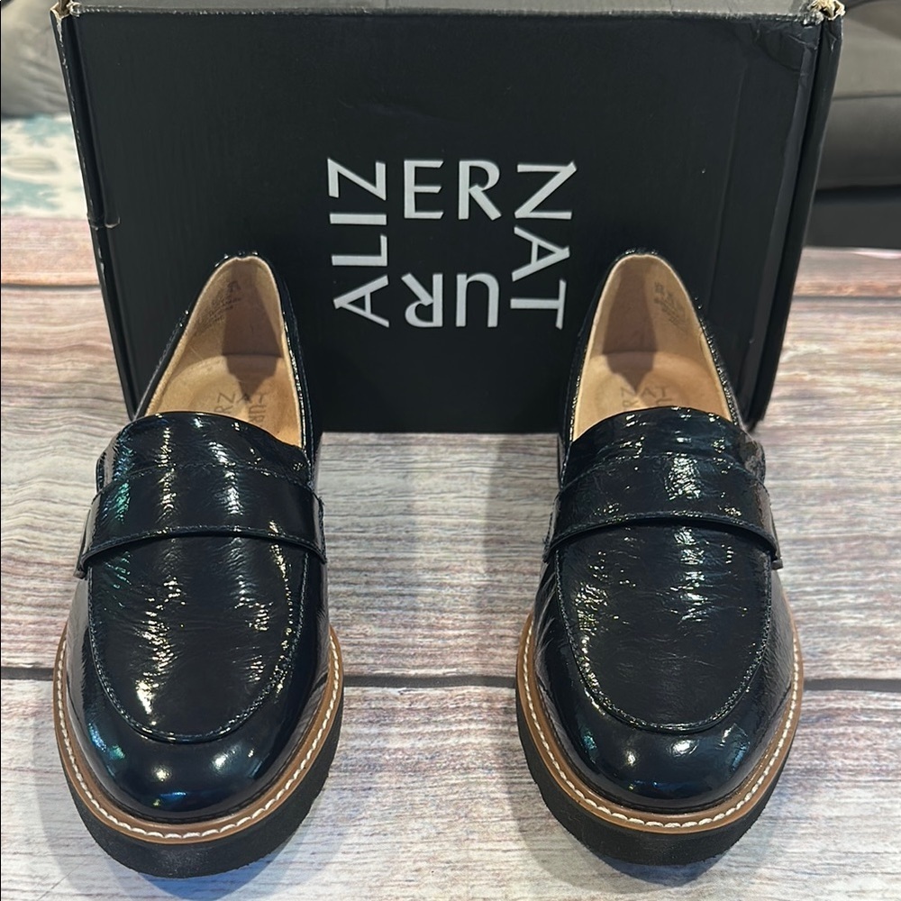 Naturalizer Sz 8W Navy/Black Adiline Loafers with Glossy Finish • NIB - Picture 7 of 8